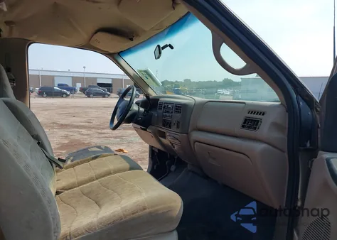 1999 Ford F-350 Lariat/Xl/Xlt from USA, damaged, VIN 1FTSF31F4XEC08469